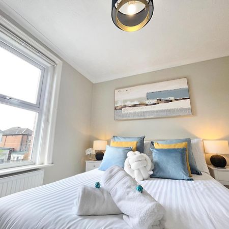The Capstone Retreat - Beautiful Detached Family Home By Coastline Retreats, Arcade Machine, Parking, Bbq Bournemouth Bagian luar foto