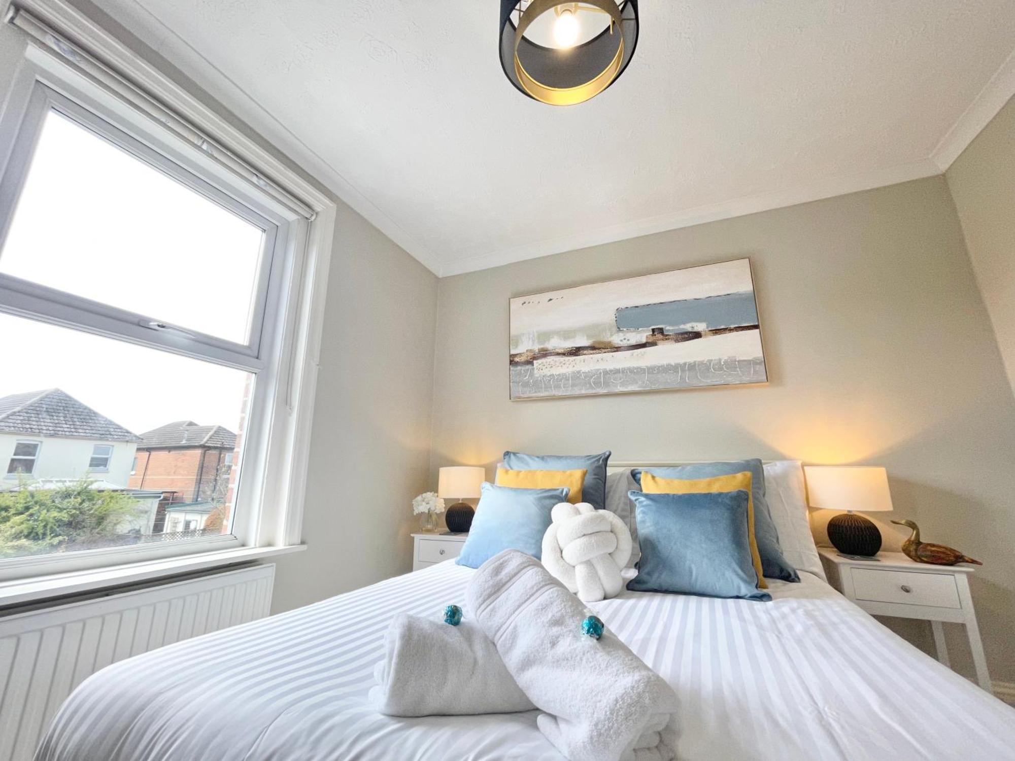 The Capstone Retreat - Beautiful Detached Family Home By Coastline Retreats, Arcade Machine, Parking, Bbq Bournemouth Bagian luar foto